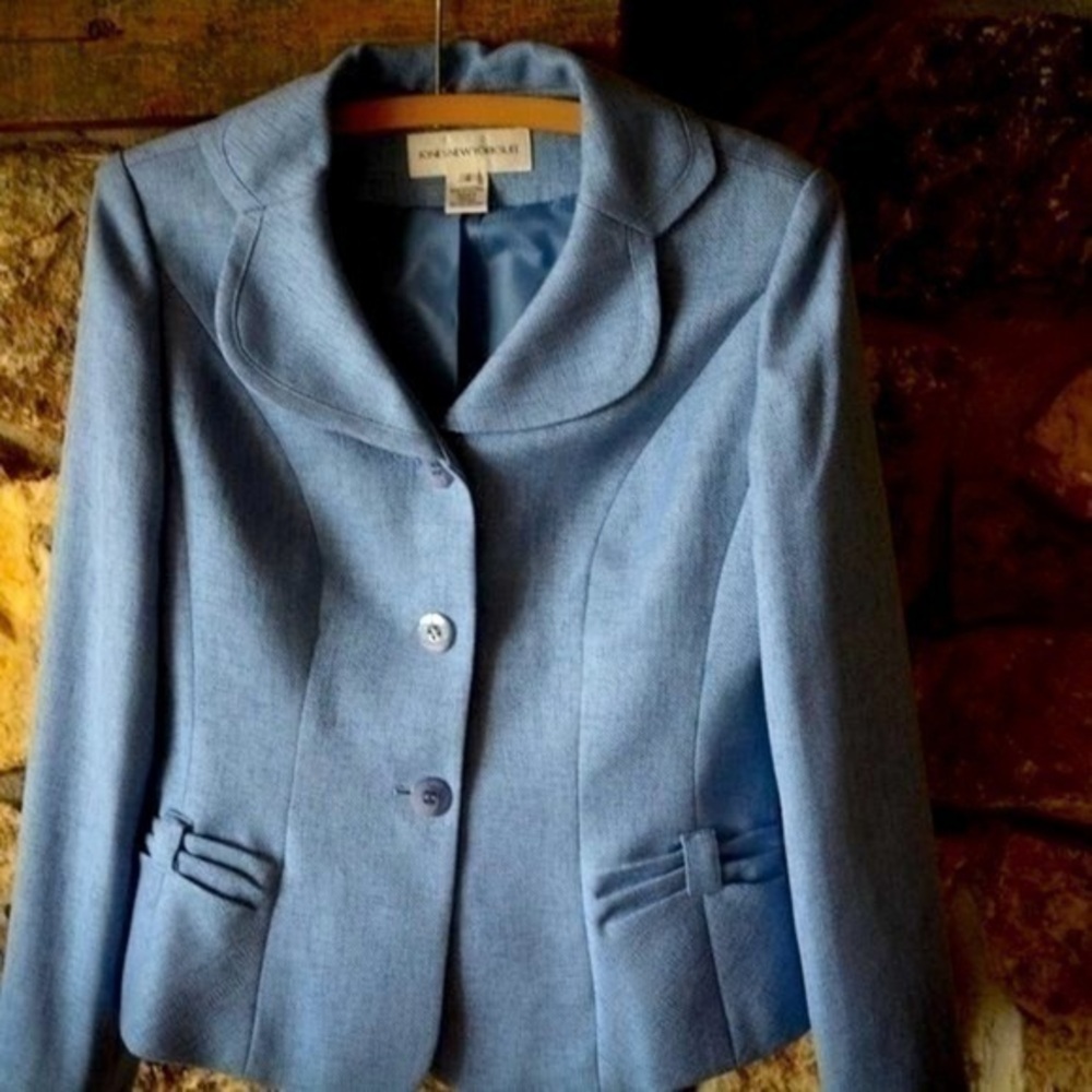 Jones New York jacket Size 4 Blue blazer jacket